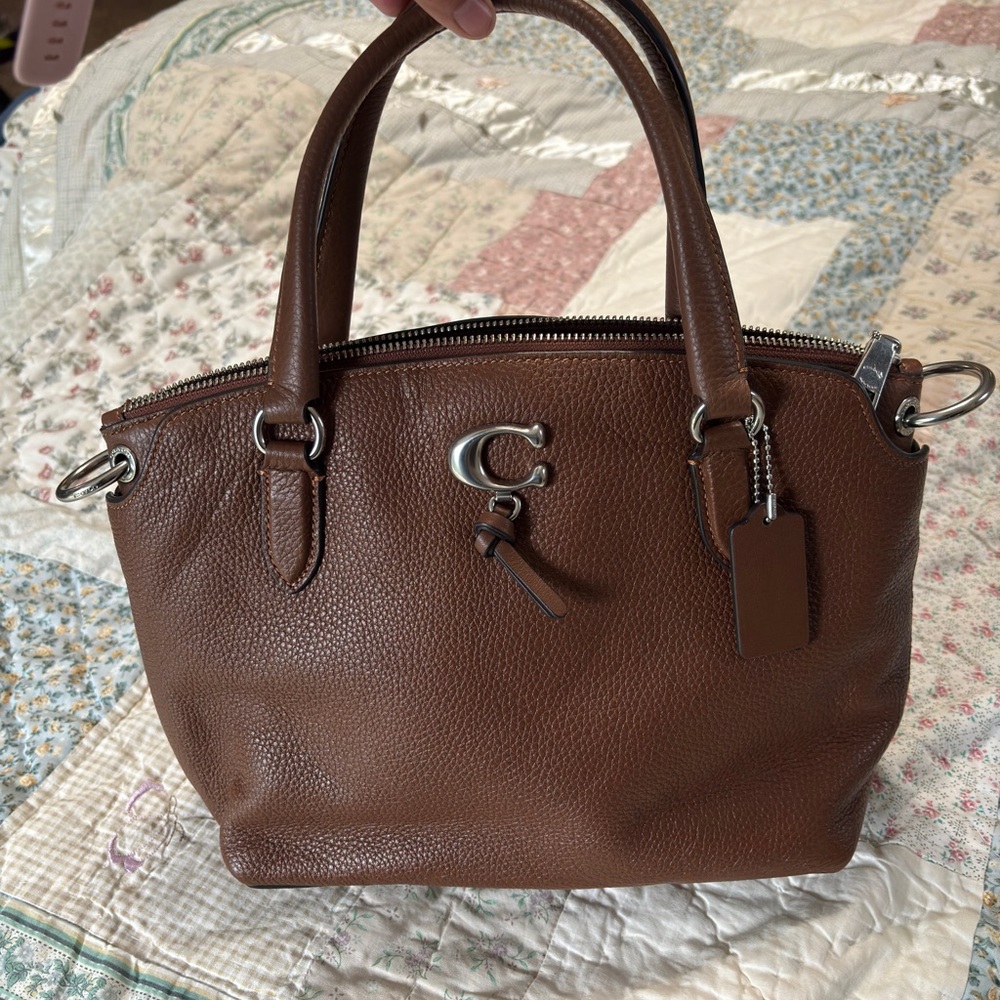Coach Brown Leather Satchel with Structured Design and Polished Finish